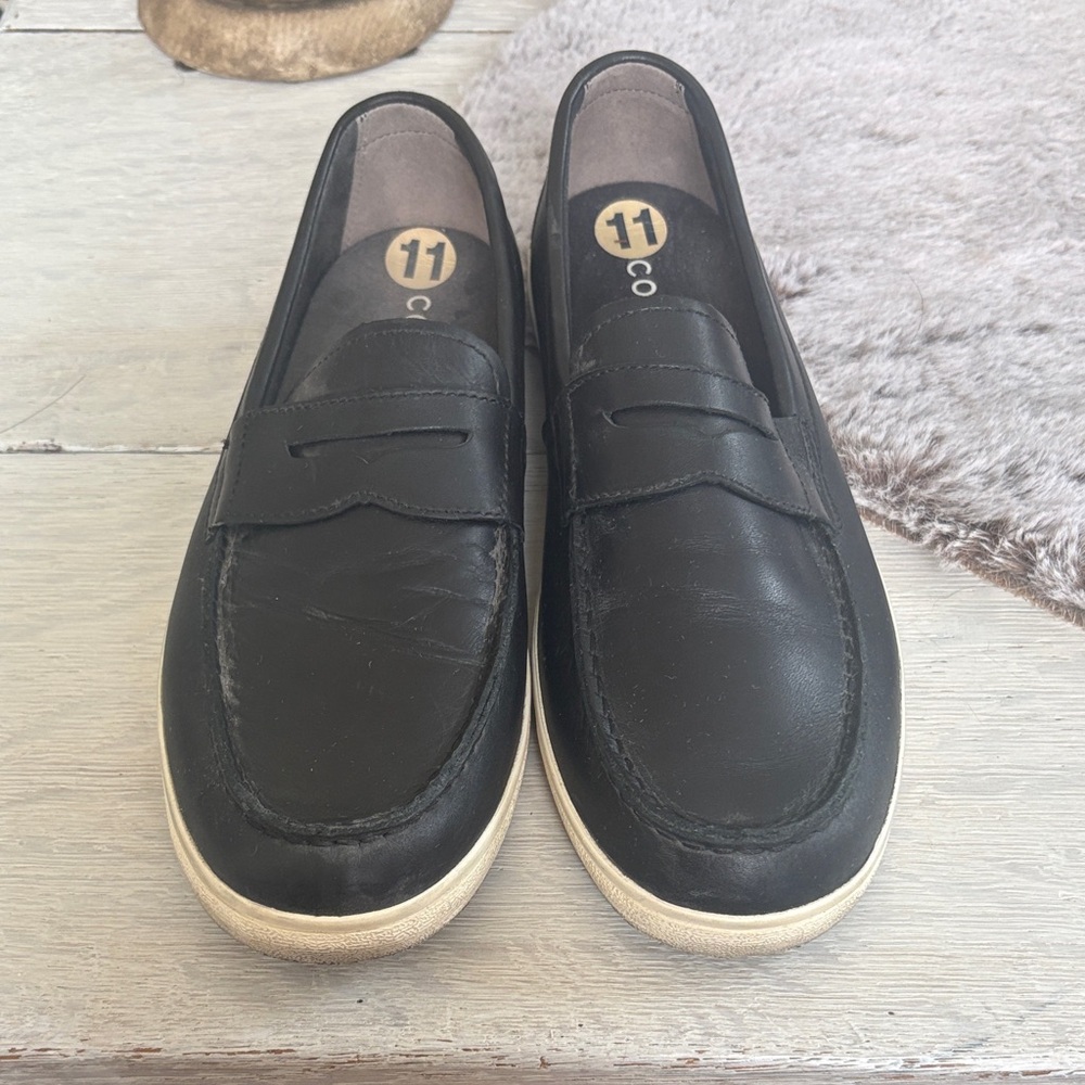 Men's Cole Han size 11 Black Leather Loafers